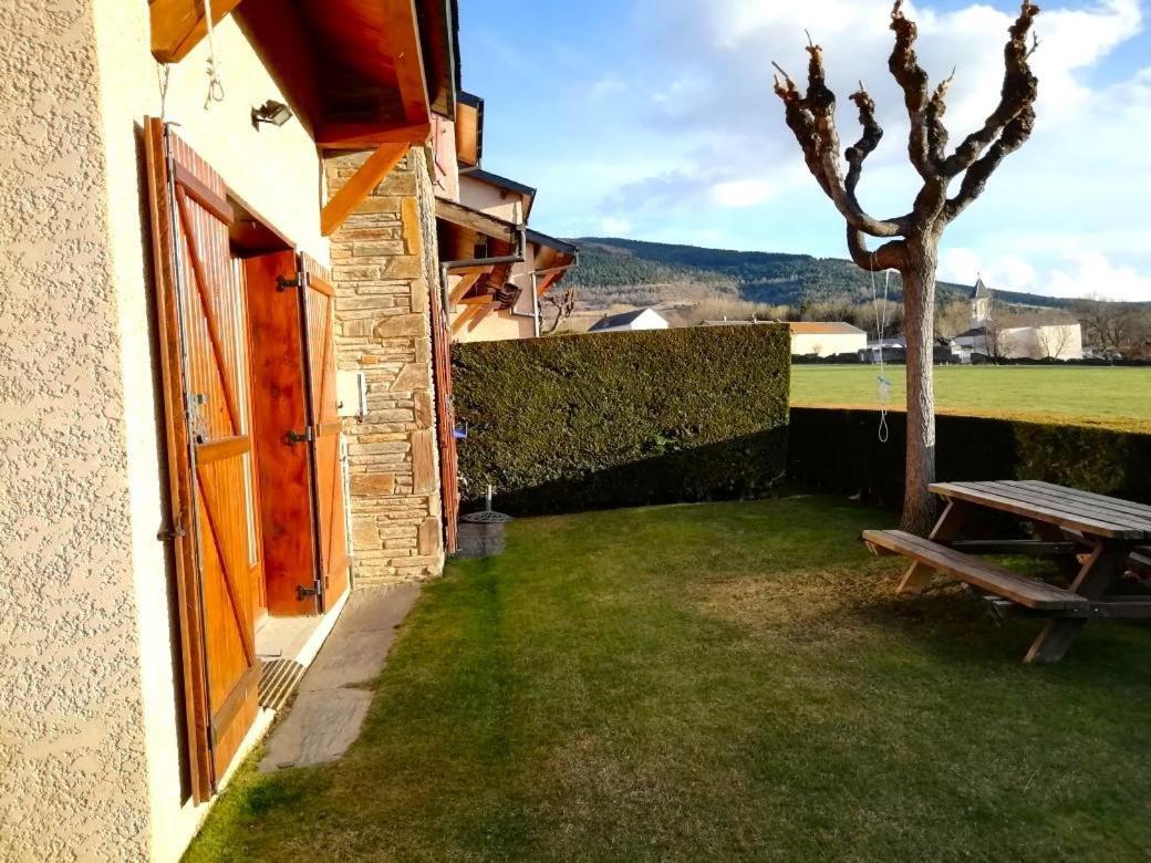 Casa Adosada Para Familias En Santa Leocadia Sainte-Leocadie Luaran gambar
